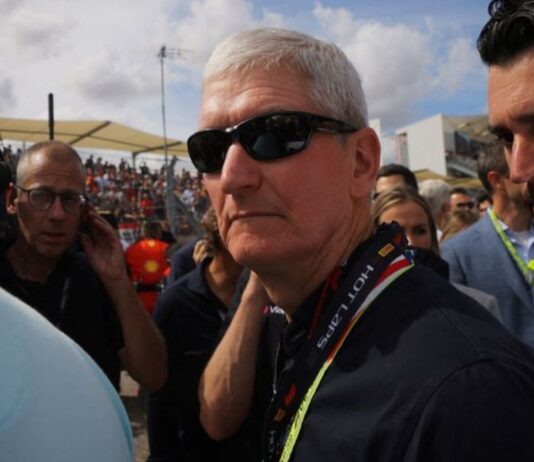 Apple CEO Cook’s pay more dependent on stock performance in 2023