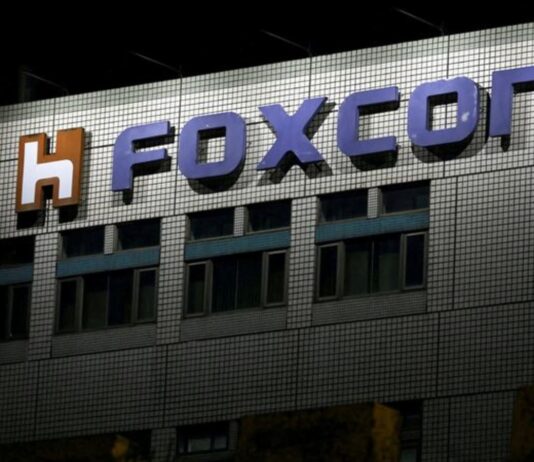 Apple supplier Foxconn replaces iPhone business chief- Bloomberg News