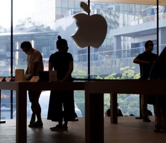 Apple’s stock market value falls below US$2 trillion