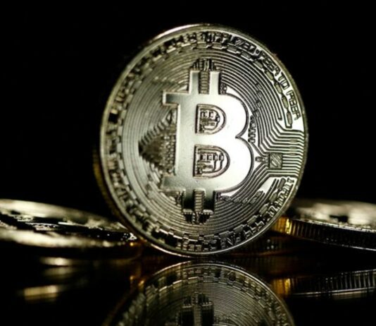 Bitcoin rises 5.6% to US$21,044