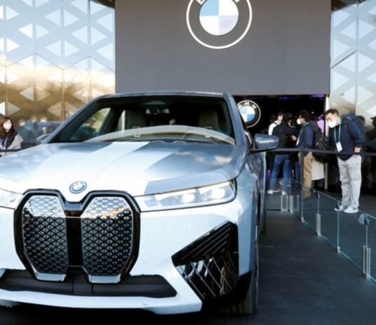 BMW teases a talking car that shifts colors like a chameleon