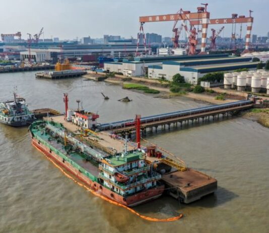 Chinese oil trader Unipec sweeps up cheap crude, eyes demand recovery