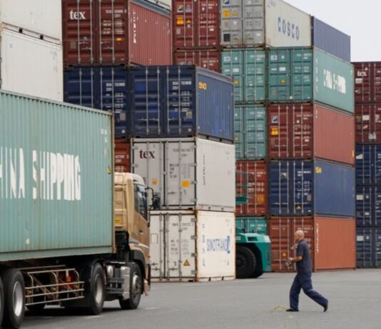 Drop in China-bound Japanese exports adds to fears of global downturn