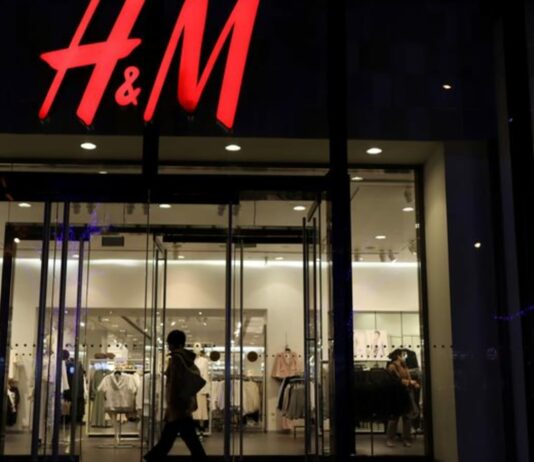 Fashion retailer H&M’s Sept-Nov operating profit tumbles more than expected