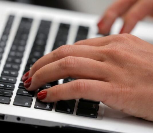 Global PC market seen to recover late 2023 – reports