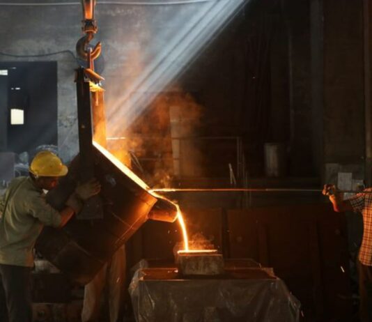 Iron ore futures rise over increased trading volumes on bargain hunting