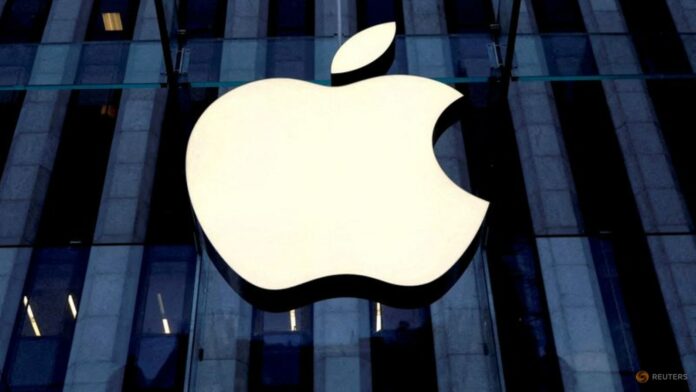 Judge certifies Apple app store class action