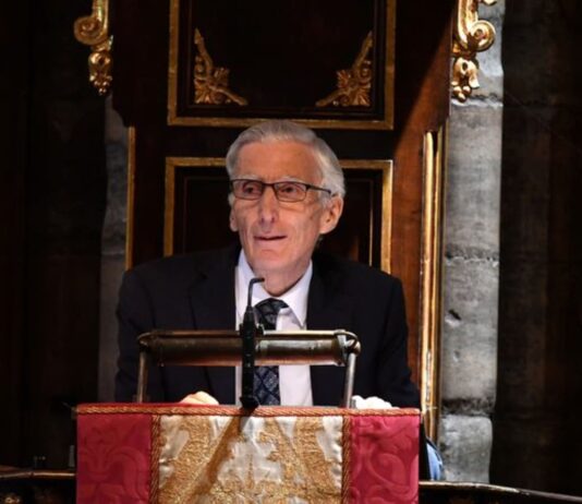 Send robots into space rather than people, says Britain’s Astronomer Royal