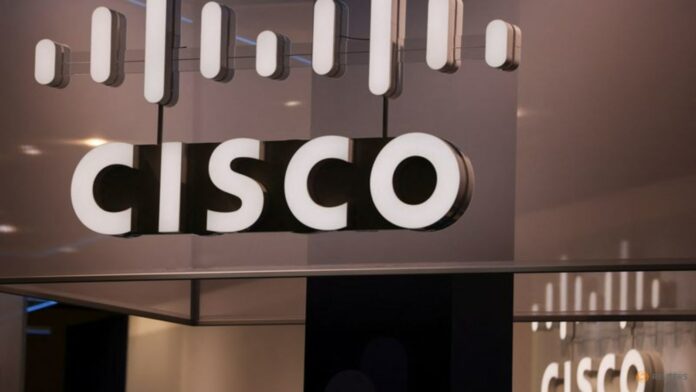 Cisco forecasts fourth-quarter revenue above estimates