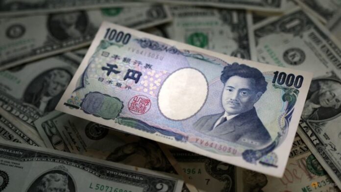 Yen slumps to lowest since 1986, putting traders on alert