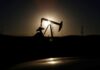 Oil prices edge higher, on track for 3% weekly gain