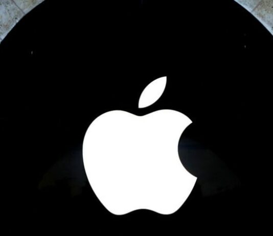 Trump asks Apple to end diversity policies after shareholders vote in favor