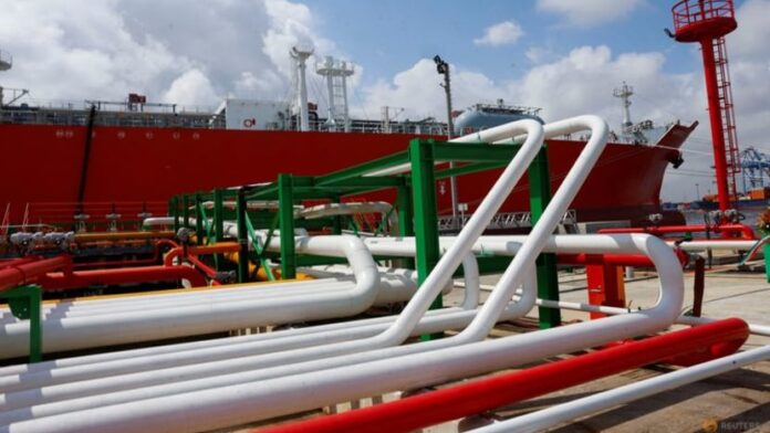 Oil falls as trade war concerns increase worries about fuel demand