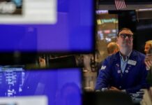 Global equity funds see a surge in weekly outflows