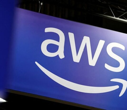 Amazon’s cloud unit reports outage; several websites down