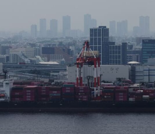 Japan exports rise 4.2% y/y in September