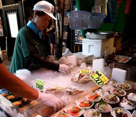 Japan Sept core CPI rises 2.9% yr/yr