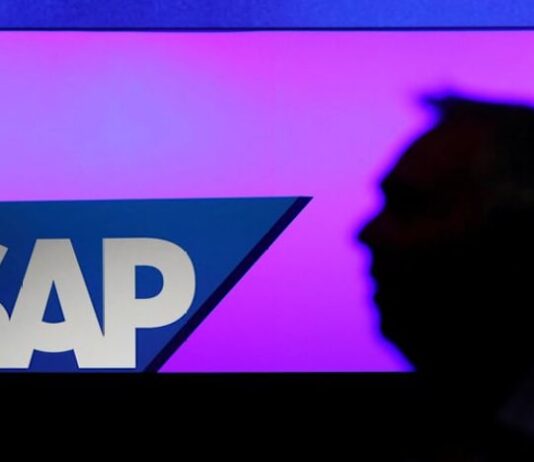 SAP shares turn negative on new cloud business outlook