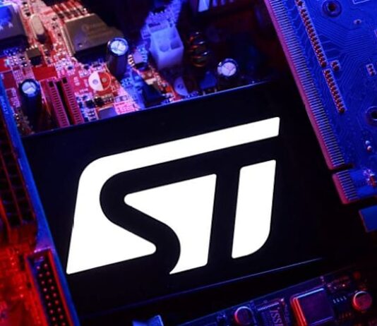 STMicro sees Q4 sales growth, trims capex plan
