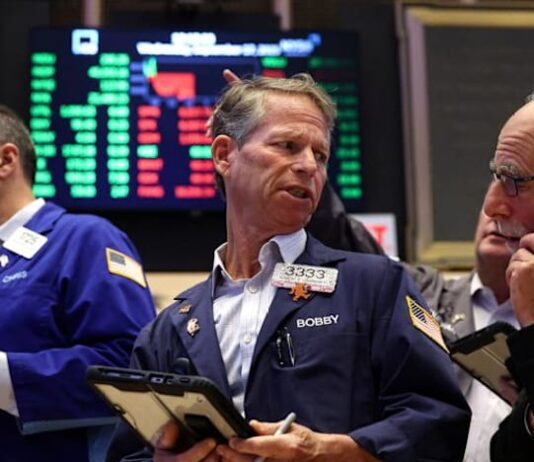 Trading Day: Stocks’ momentum fades, gold plunges