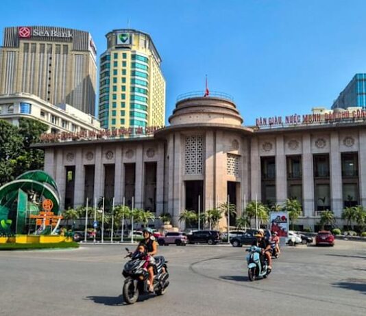 Vietnam central bank says will prioritise growth, sees big credit expansion