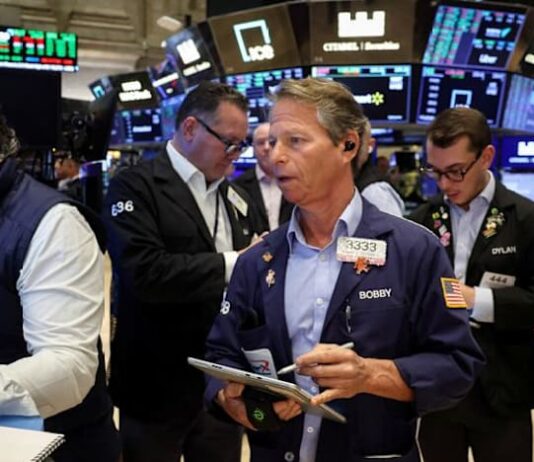 Wall St scales fresh highs on tech earnings, US-China trade optimism