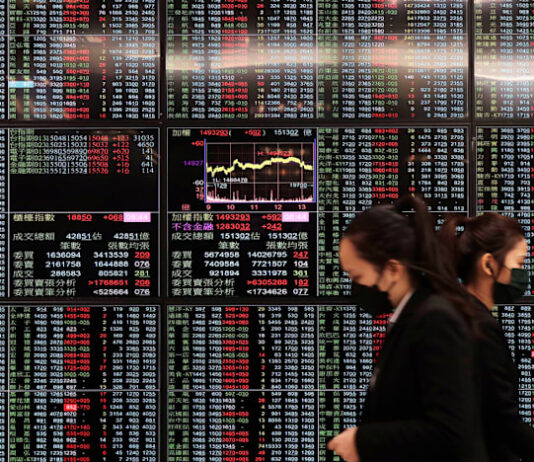 Asian markets up on hopes over shutdown deal, rate cut