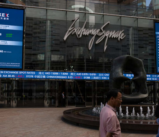 Asian stocks rise as record US shutdown nears end