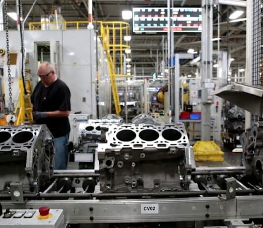 Automakers urge US to extend North America free trade deal