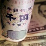 Dollar rises against yen and Aussie as focus turns to upcoming US data