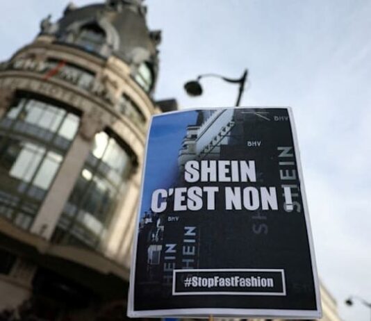 EU says digital platforms in EU should not allow porn or weapons