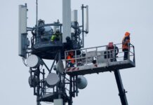 Exclusive-EU advisory body proposes bulk of key spectrum goes to mobile operators, sources say