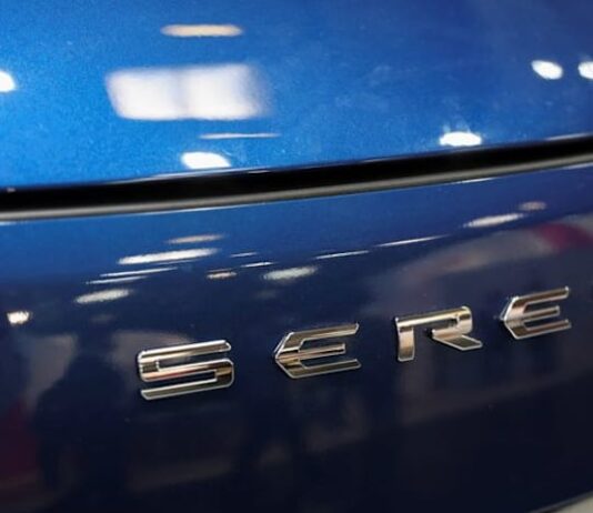 Huawei’s Chinese EV partner Seres’ shares fall nearly 2% in Hong Kong trading debut