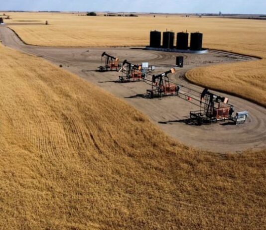 Oil climbs 1% after Ukrainian attack damages Russian oil depot