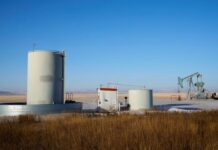 Oil extends decline on possible Russia-Ukraine peace deal