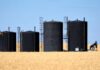 Oil falls after loadings resume at key Russian export hub