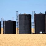 Oil falls after loadings resume at key Russian export hub