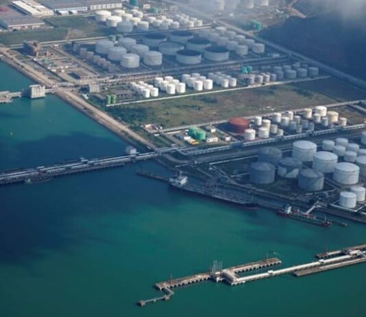 Oil prices edge down on US inventory build, OPEC forecast shift