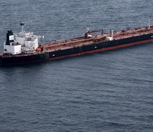 Oil prices fall amid broader market selloff, gains in US crude stockpiles