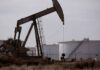 Oil prices fall as rising US inventories reinforce oversupply concerns