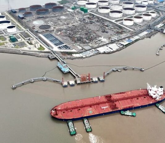 Oil slips on oversupply concerns, stronger dollar