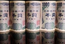 Yen on back foot as Japan PM touts slow rate hikes, Aussie steady before jobs data