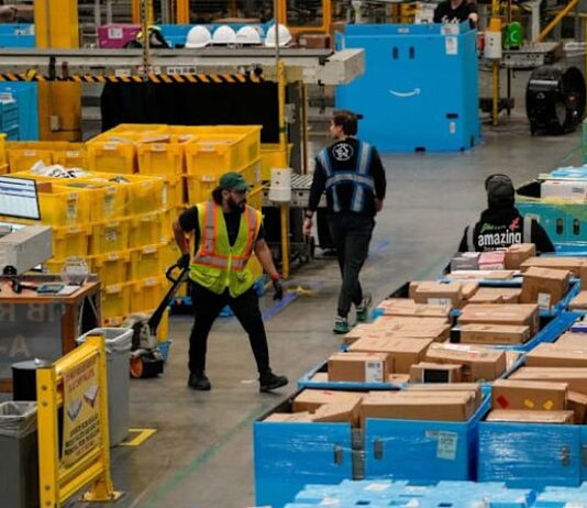 Amazon explores cutting ties with USPS, Washington Post reports