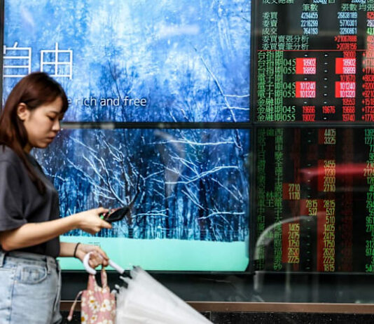 Asian markets rally with Wall St as rate hopes rise, AI fears ease