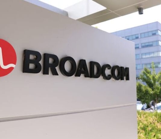 Broadcom forecasts upbeat quarterly revenue on AI chip demand