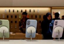 Concern as India orders phone manufacturers to preload government app