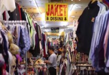 Indonesia tightens second-hand clothing import ban, hitting sellers and thrifty shoppers