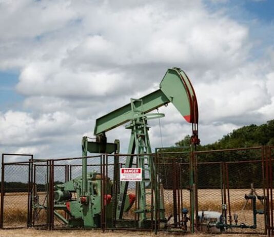 Oil rises as Moscow peace talks fail to reach breakthrough