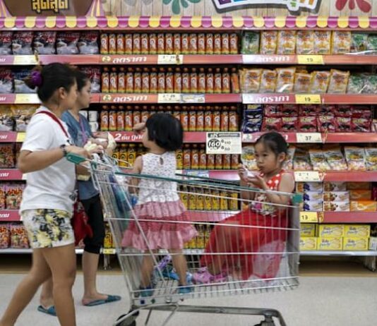 Thai consumer confidence hits 6-month high in November, survey shows