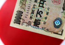 Yen wallows near record low to euro as BOJ keeps cautious tone after rate hike